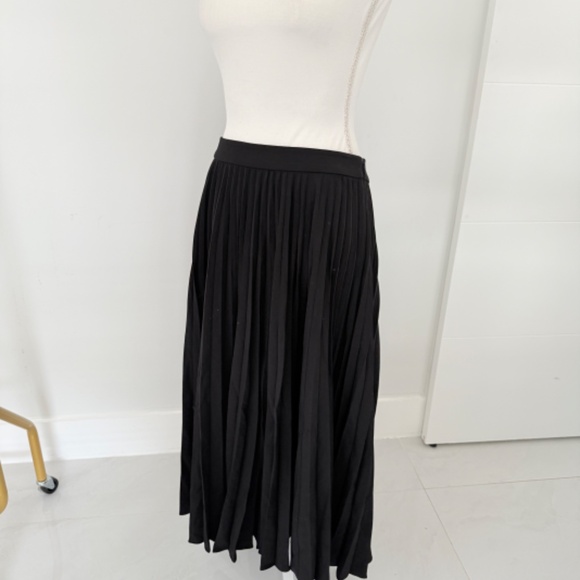 Michael Kors Collection Black Mid Calf Pleated Skirt Workwear or Evening Wear - Picture 6 of 12